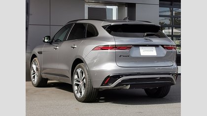 F-Pace 1