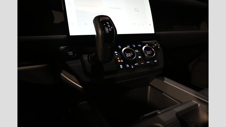 2026 Ny Land Rover Defender 110 Santorini Black 3.0 litre i6D​ D350 X-Dynamic HSE