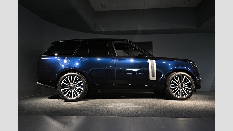 2026 Ny Land Rover Range Rover Constellation Blue in Gloss finish​ P460e bensinladdhybridfordon Standard hjulbas Westminster Edition