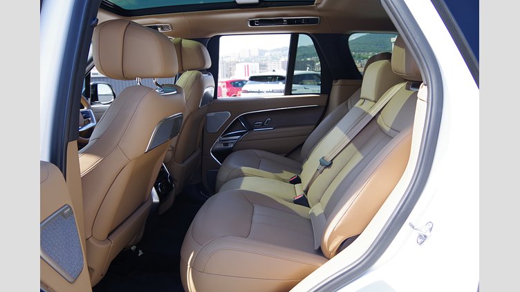2024 認定中古車 Land Rover Range Rover オストゥーニパールホワイト（お取り扱いの有無については正規ディーラーにお問い合わせください） D350 AWD MHEV（AT） スタンダードホイールベース Autobiography