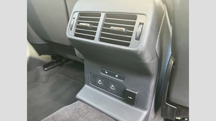 2024 認定中古車 Land Rover Range Rover Velar シャラントグレイ D200マイルドハイブリッド（ディーゼル） スタンダードホイールベース Dynamic SE