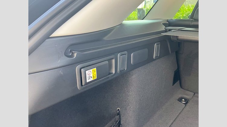 2024 認定中古車 Land Rover Range Rover Velar シャラントグレイ D200マイルドハイブリッド（ディーゼル） スタンダードホイールベース Dynamic SE