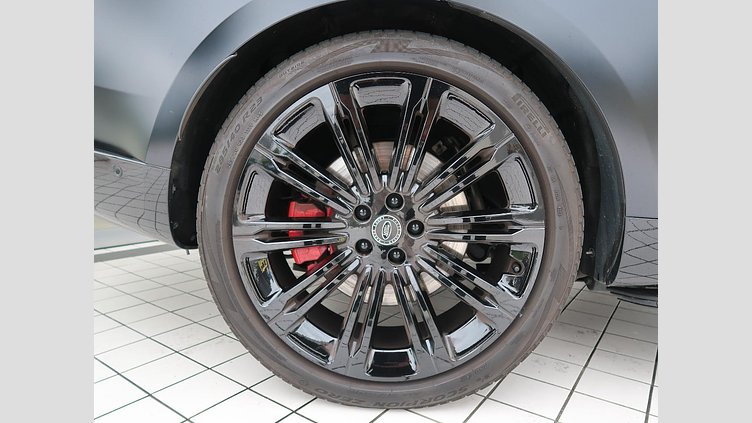 2023 認定中古車 Land Rover Range Rover リグリアンブラック - サテンフィニッシュ 615 AWD（AT） スタンダードホイールベース SV