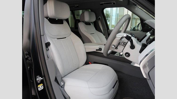 2023 認定中古車 Land Rover Range Rover リグリアンブラック - サテンフィニッシュ 615 AWD（AT） スタンダードホイールベース SV
