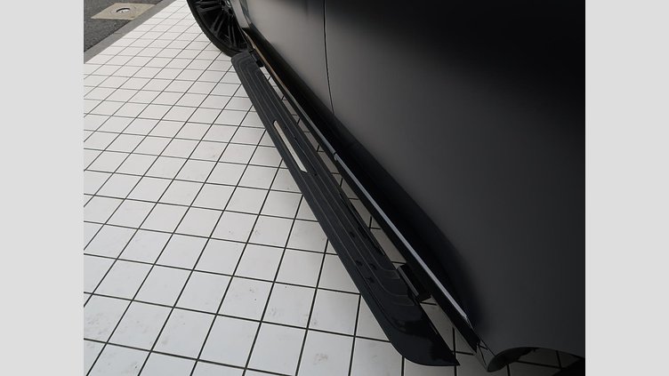 2023 認定中古車 Land Rover Range Rover リグリアンブラック - サテンフィニッシュ 615 AWD（AT） スタンダードホイールベース SV