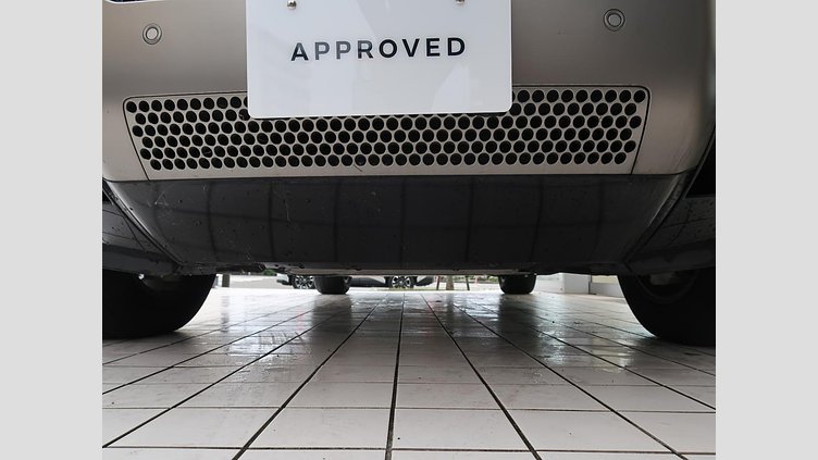 2021 認定中古車 Land Rover Defender 110 シリコンシルバー D300 AWD（AT） X-DYNAMIC SE