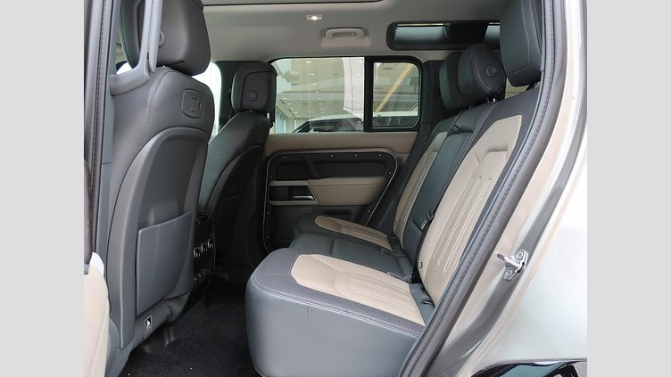 2021 認定中古車 Land Rover Defender 110 シリコンシルバー D300 AWD（AT） X-DYNAMIC SE
