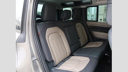 Defender 110 49