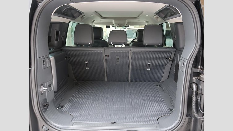 2021 認定中古車 Land Rover Defender 110 シリコンシルバー D300 AWD（AT） X-DYNAMIC SE