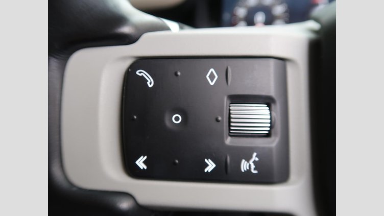 2021 認定中古車 Land Rover Defender 110 シリコンシルバー D300 AWD（AT） X-DYNAMIC SE