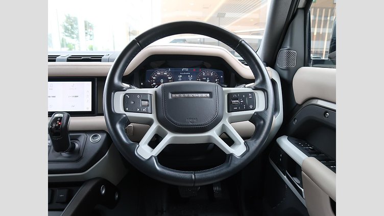 2021 認定中古車 Land Rover Defender 110 シリコンシルバー D300 AWD（AT） X-DYNAMIC SE