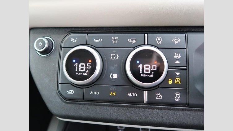 2021 認定中古車 Land Rover Defender 110 シリコンシルバー D300 AWD（AT） X-DYNAMIC SE
