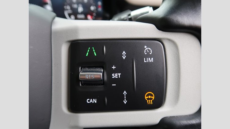 2021 認定中古車 Land Rover Defender 110 シリコンシルバー D300 AWD（AT） X-DYNAMIC SE