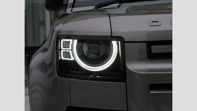 2021 認定中古車 Land Rover Defender 110 シリコンシルバー D300 AWD（AT） X-DYNAMIC SE