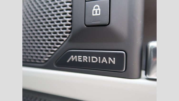 2021 認定中古車 Land Rover Defender 110 シリコンシルバー D300 AWD（AT） X-DYNAMIC SE