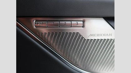 F-Pace 39