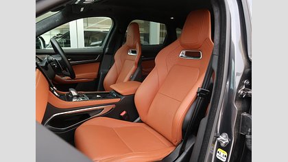 F-Pace 21