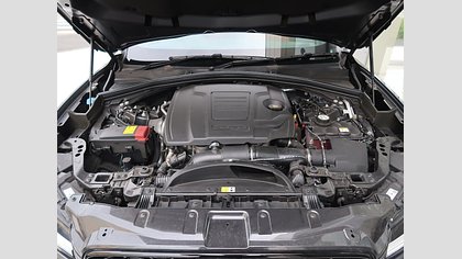 F-Pace 52