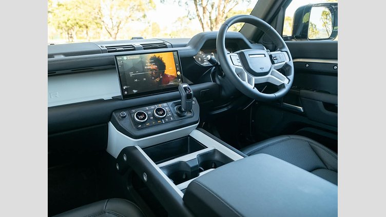 2025 Approved Land Rover Defender 110 Silicon Silver AWD D250 S