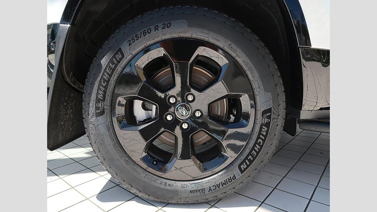 2024 認定中古車 Land Rover Defender 110 Fuji White 3.0 litre i6D​ ９０Ｘ Ｄ３００ エアサスペンション装着車