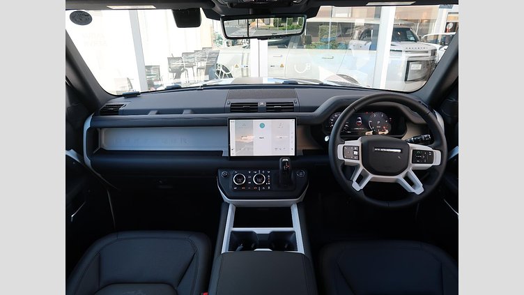 2024 認定中古車 Land Rover Defender 110 Fuji White 3.0 litre i6D​ ９０Ｘ Ｄ３００ エアサスペンション装着車