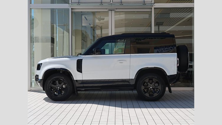 2024 認定中古車 Land Rover Defender 110 Fuji White 3.0 litre i6D​ ９０Ｘ Ｄ３００ エアサスペンション装着車