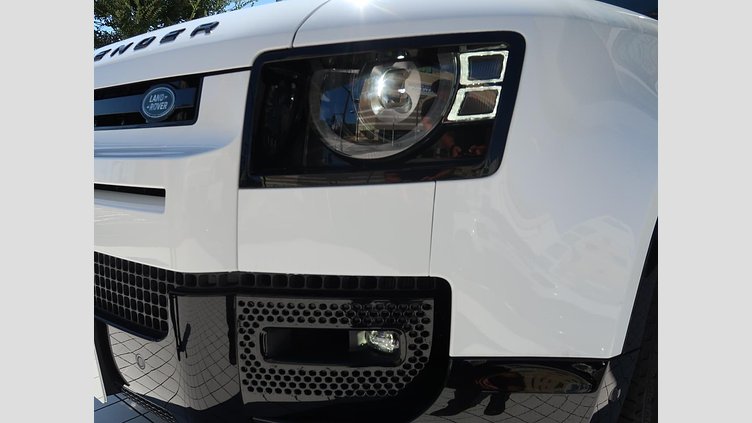 2024 認定中古車 Land Rover Defender 110 Fuji White 3.0 litre i6D​ ９０Ｘ Ｄ３００ エアサスペンション装着車
