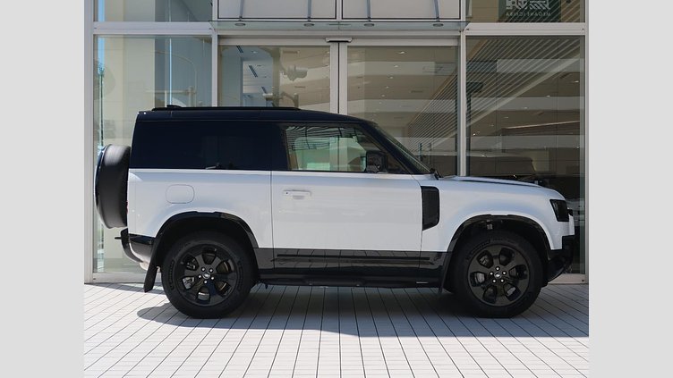 2024 認定中古車 Land Rover Defender 110 Fuji White 3.0 litre i6D​ ９０Ｘ Ｄ３００ エアサスペンション装着車