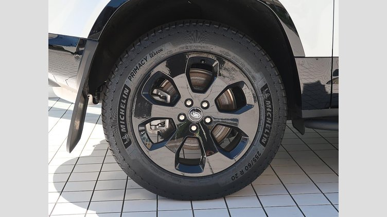 2024 認定中古車 Land Rover Defender 110 Fuji White 3.0 litre i6D​ ９０Ｘ Ｄ３００ エアサスペンション装着車