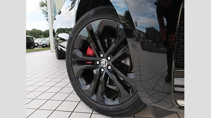 F-Pace 17