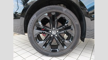 F-Pace 16