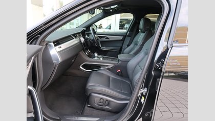 F-Pace 10