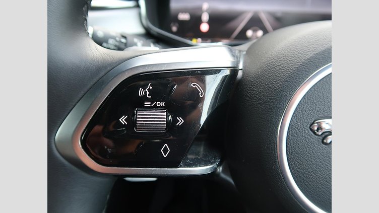 2023 認定中古車 Jaguar F-Pace サントリーニブラック P250 AWD（オートマチック） R-DYNAMIC SE