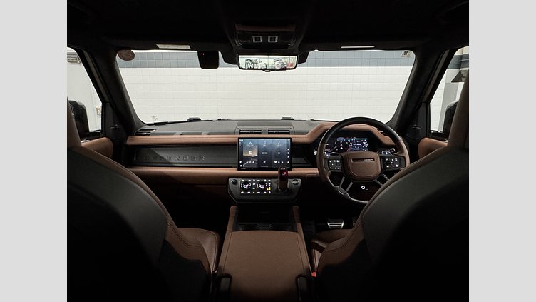 2025 認定中古車 Land Rover Defender 110 ペトラカッパー P635 ガソリンV8マイルドハイブリッド OCTA