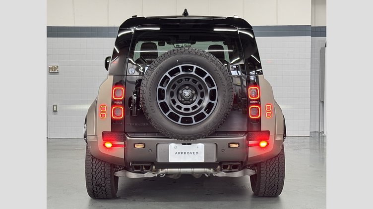 2025 認定中古車 Land Rover Defender 110 ペトラカッパー P635 ガソリンV8マイルドハイブリッド OCTA
