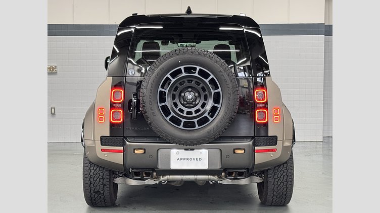 2025 認定中古車 Land Rover Defender 110 ペトラカッパー P635 ガソリンV8マイルドハイブリッド OCTA