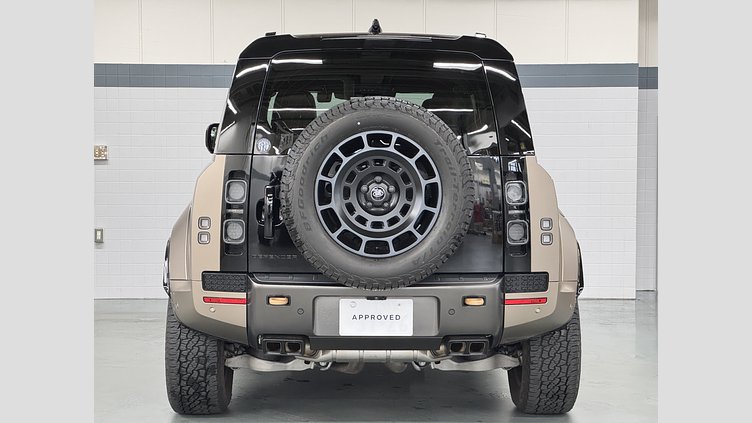 2025 認定中古車 Land Rover Defender 110 ペトラカッパー P635 ガソリンV8マイルドハイブリッド OCTA