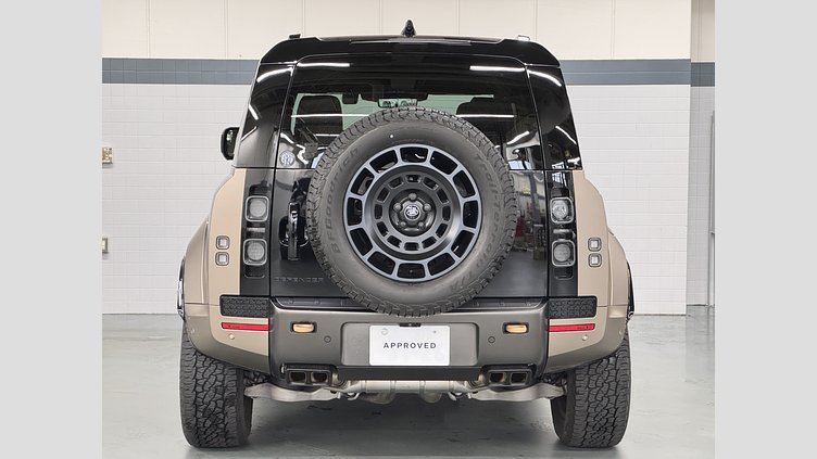 2025 認定中古車 Land Rover Defender 110 ペトラカッパー P635 ガソリンV8マイルドハイブリッド OCTA