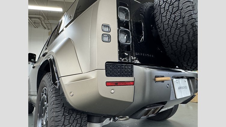 2025 認定中古車 Land Rover Defender 110 ペトラカッパー P635 ガソリンV8マイルドハイブリッド OCTA