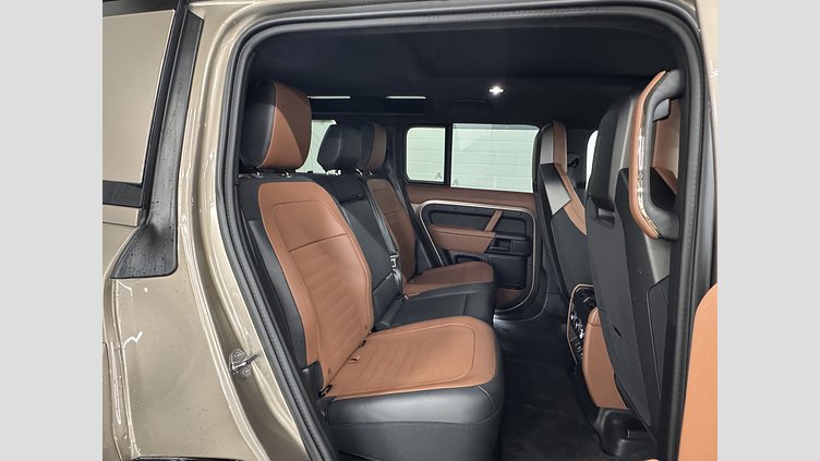 2025 認定中古車 Land Rover Defender 110 ペトラカッパー P635 ガソリンV8マイルドハイブリッド OCTA