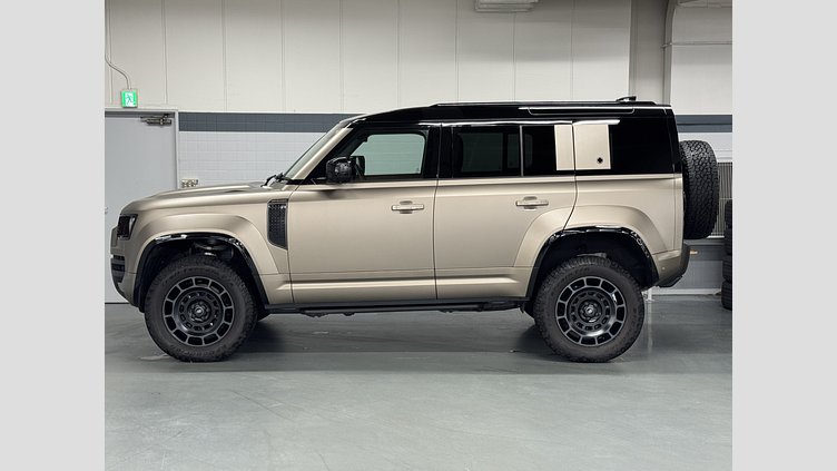 2025 認定中古車 Land Rover Defender 110 ペトラカッパー P635 ガソリンV8マイルドハイブリッド OCTA