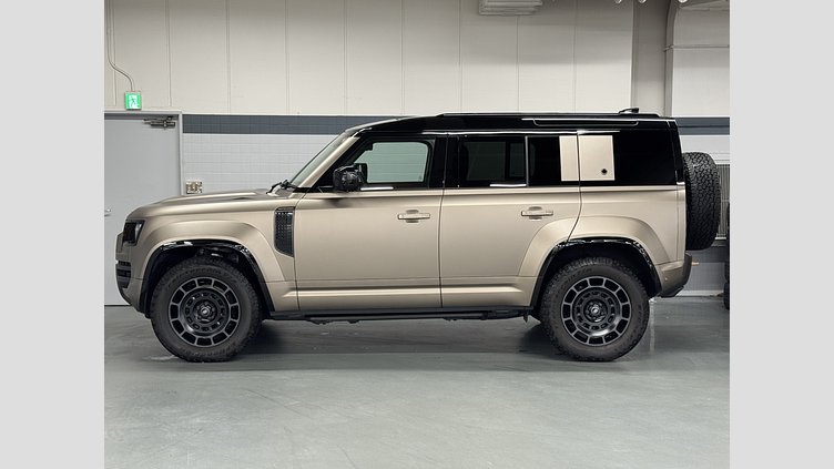 2025 認定中古車 Land Rover Defender 110 ペトラカッパー P635 ガソリンV8マイルドハイブリッド OCTA
