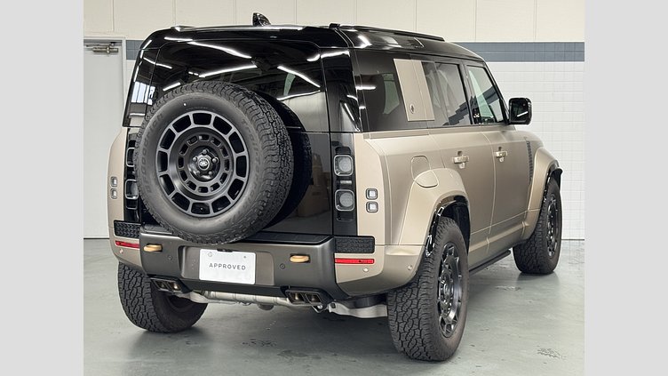 2025 認定中古車 Land Rover Defender 110 ペトラカッパー P635 ガソリンV8マイルドハイブリッド OCTA