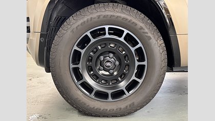 Defender 110 17