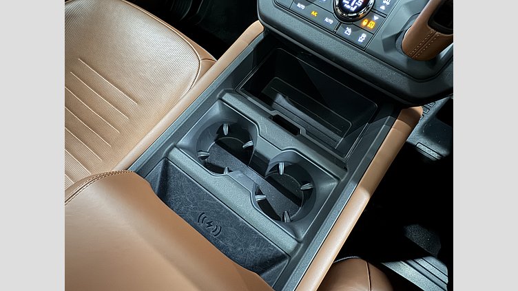 2025 認定中古車 Land Rover Defender 110 ペトラカッパー P635 ガソリンV8マイルドハイブリッド OCTA