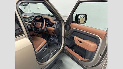 Defender 110 38