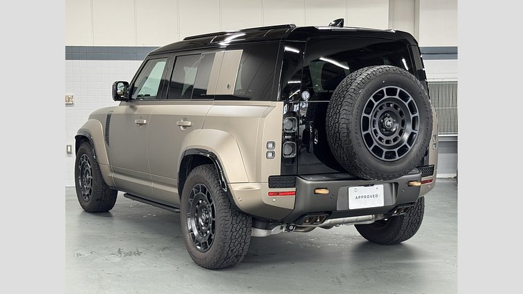 2025 認定中古車 Land Rover Defender 110 ペトラカッパー P635 ガソリンV8マイルドハイブリッド OCTA