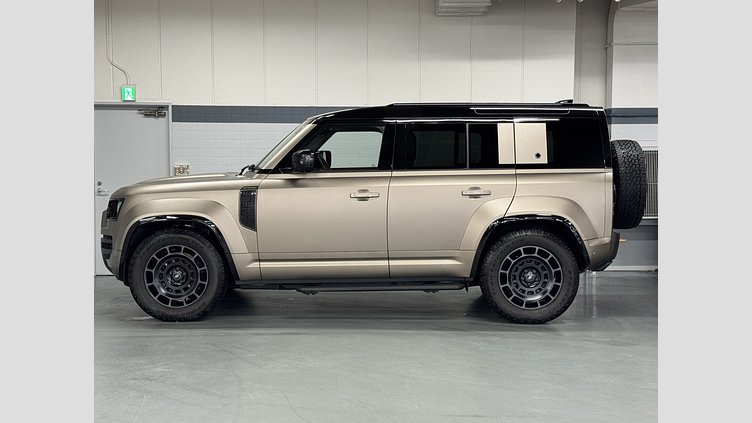 2025 認定中古車 Land Rover Defender 110 ペトラカッパー P635 ガソリンV8マイルドハイブリッド OCTA
