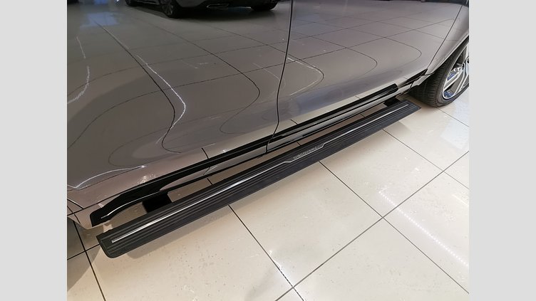 2025 認定中古車 Land Rover Discovery サントリーニブラック D350マイルドハイブリッド（ディーゼル） Metropolitan Edition