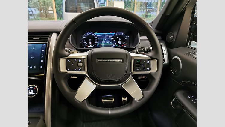2025 認定中古車 Land Rover Discovery サントリーニブラック D350マイルドハイブリッド（ディーゼル） Metropolitan Edition